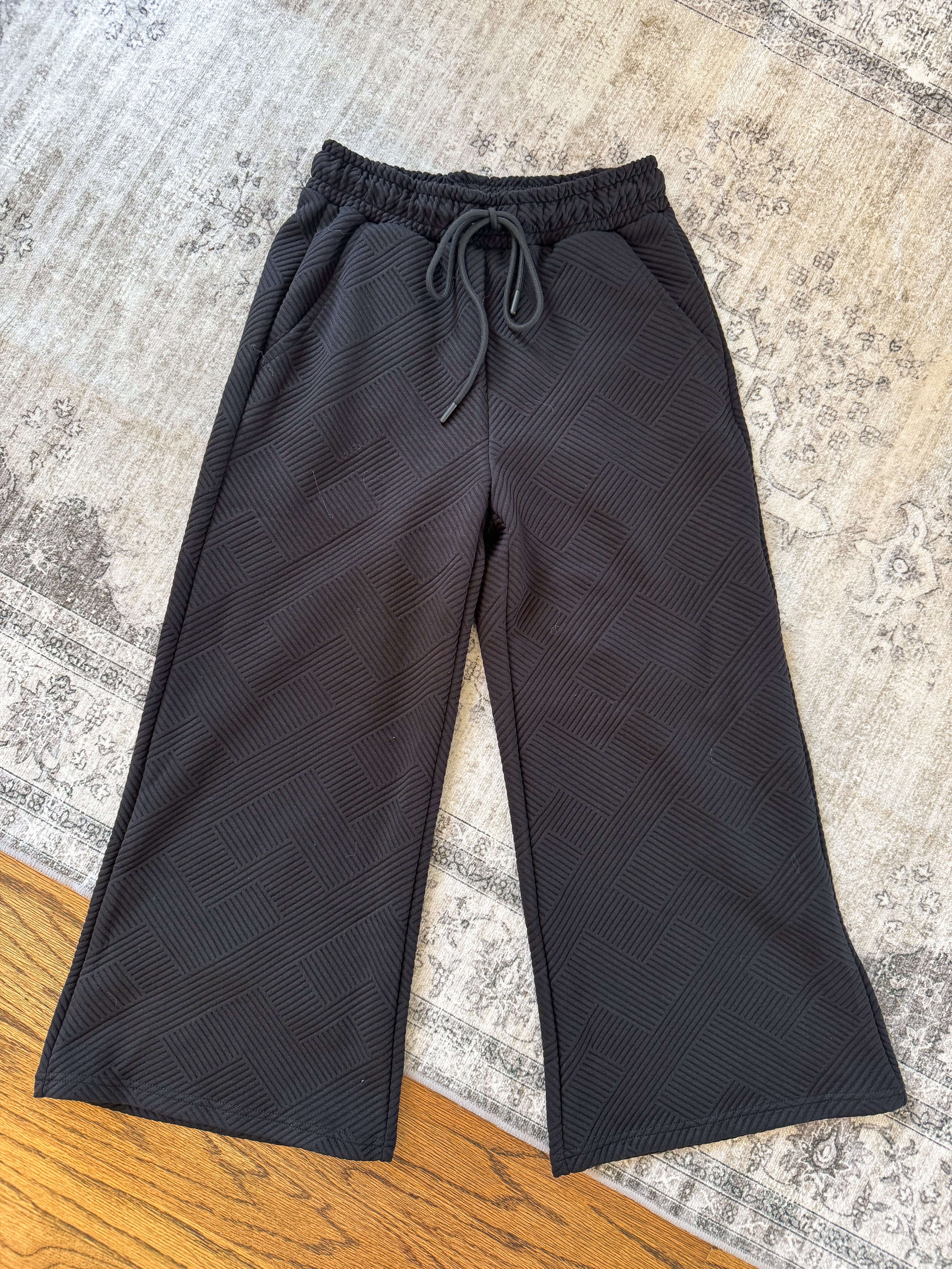 Weekend Textured Print Pants